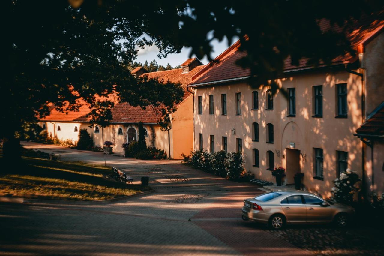 Hotel Slokenbekas Muiza Milzkalne Esterno foto